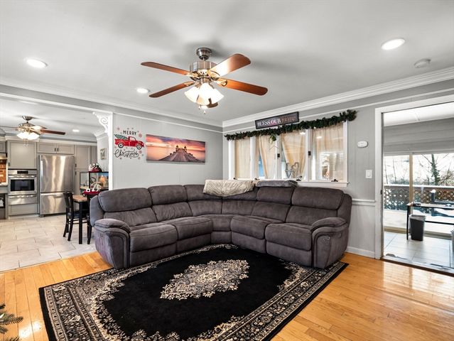 107 7th Ave, Lowell, MA 01854