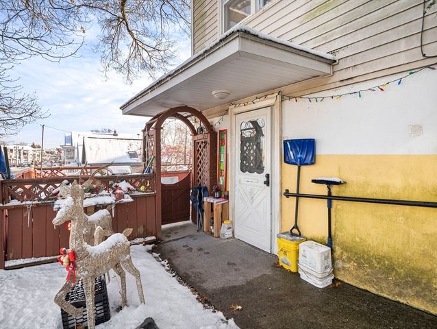 107 7th Ave, Lowell, MA 01854