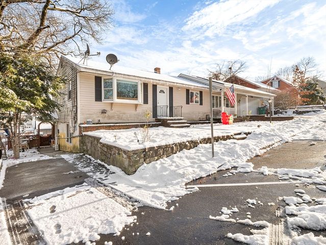 107 7th Ave, Lowell, MA 01854