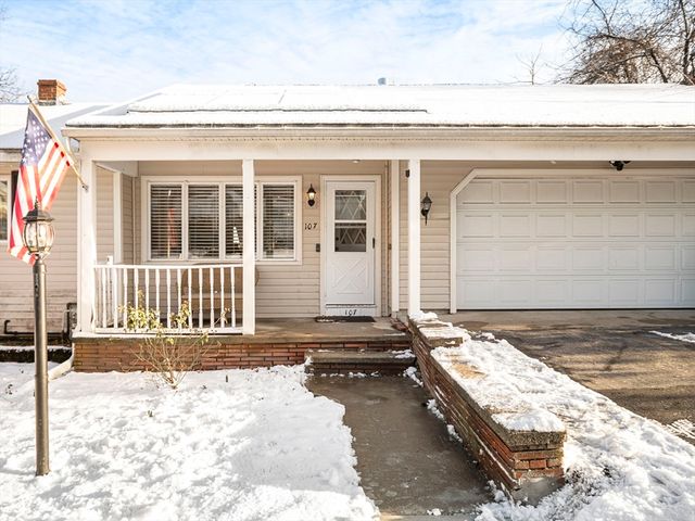 107 7th Ave, Lowell, MA 01854