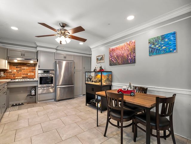 107 7th Ave, Lowell, MA 01854