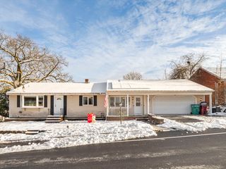 107 7th Ave, Lowell, MA 01854