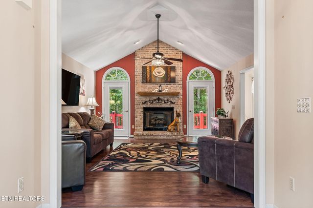 202 Lakeview Drive, Crossville, TN 38558