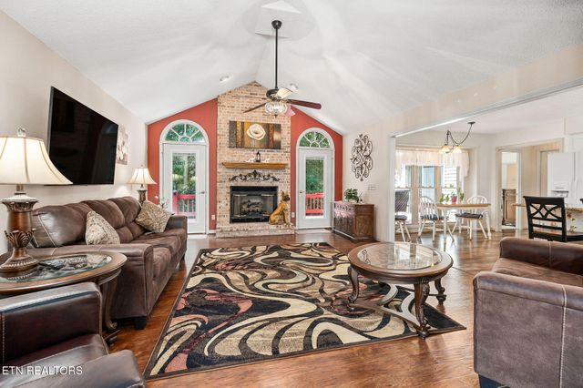 202 Lakeview Drive, Crossville, TN 38558