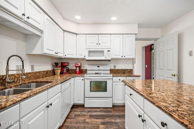 202 Lakeview Drive, Crossville, TN 38558