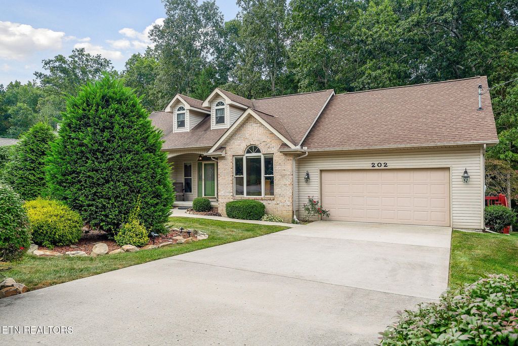 202 Lakeview Drive, Crossville, TN 38558