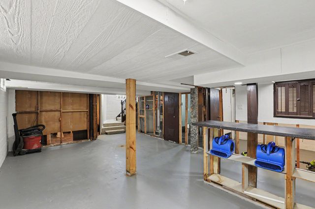 21915 Ridgeway Street, Saint Clair Shores City, MI 48080