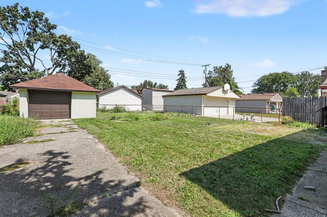 21915 Ridgeway Street, Saint Clair Shores City, MI 48080
