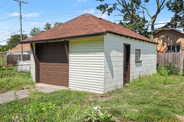 21915 Ridgeway Street, Saint Clair Shores City, MI 48080