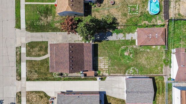 21915 Ridgeway Street, Saint Clair Shores City, MI 48080