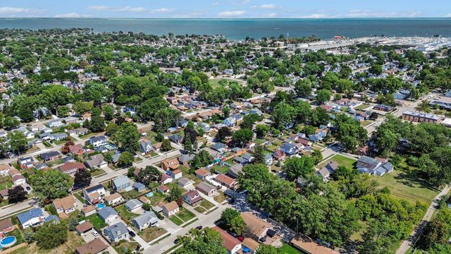 21915 Ridgeway Street, Saint Clair Shores City, MI 48080