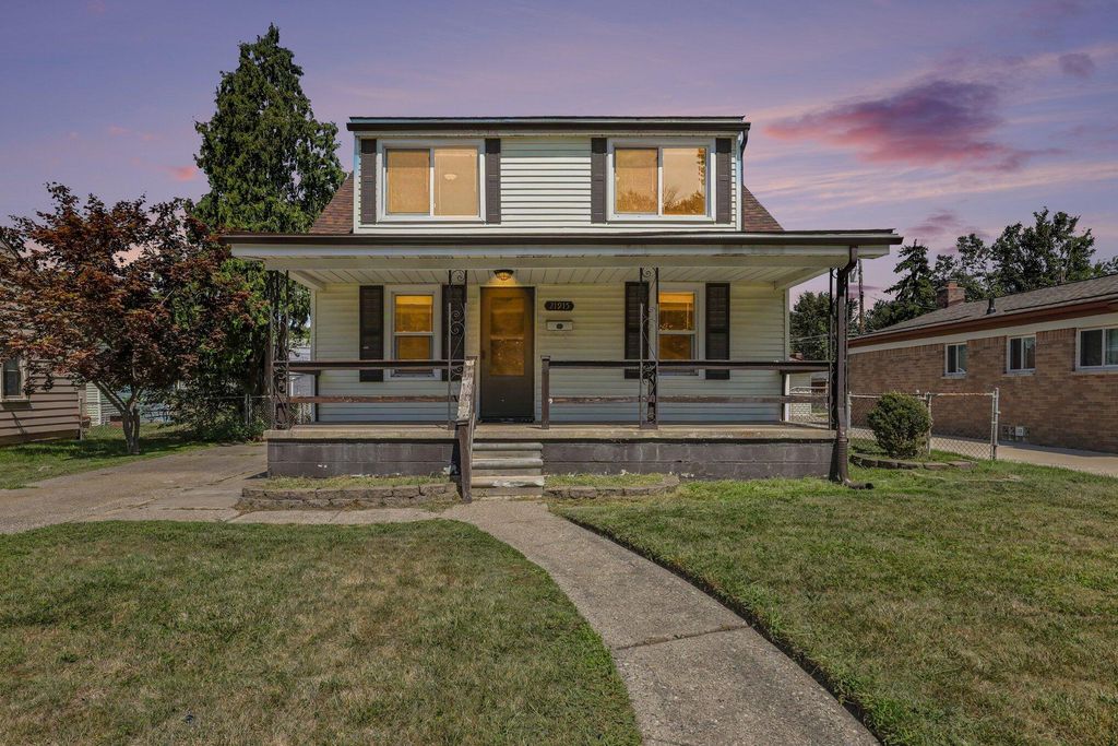 21915 Ridgeway Street, Saint Clair Shores City, MI 48080