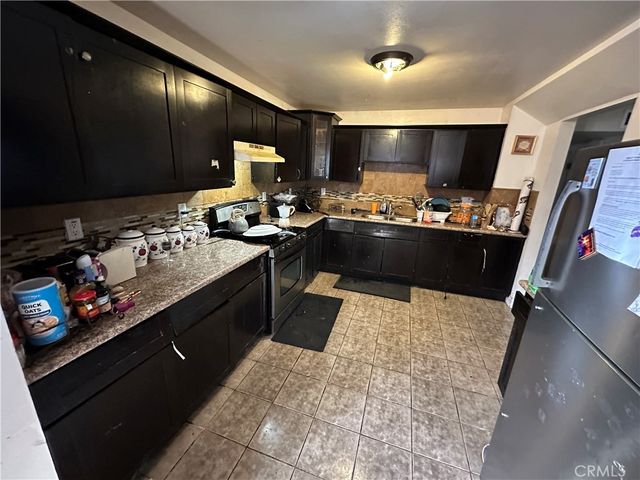 9121 Orchard, Los Angeles, CA 90044