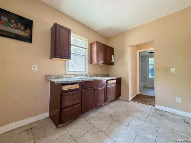 16856 San Juan Drive, Detroit, MI 48221