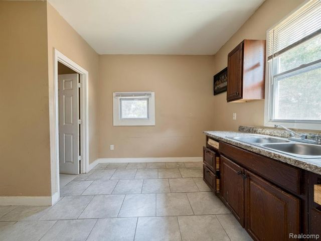 16856 San Juan Drive, Detroit, MI 48221