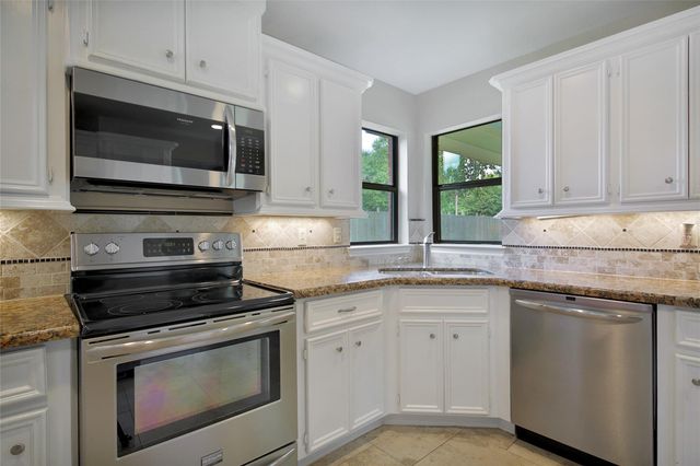 710 W Rollingwood, Pinehurst, TX 77362
