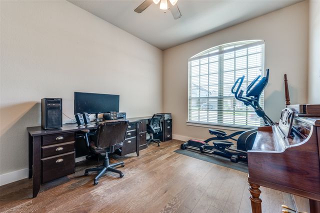 912 Fallbrook Avenue, Denton, TX 76210