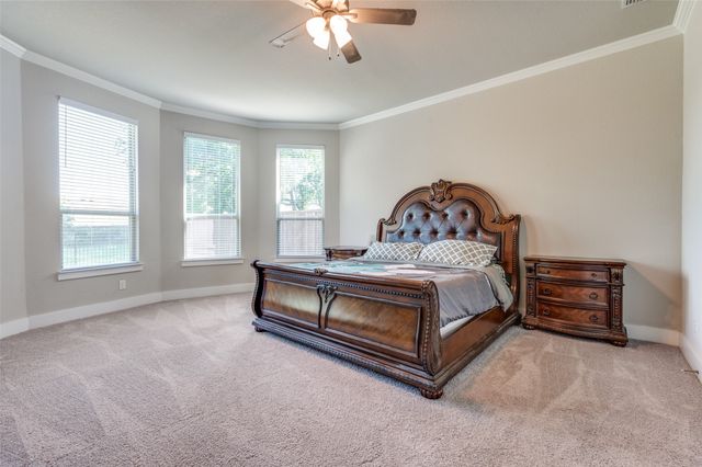 912 Fallbrook Avenue, Denton, TX 76210