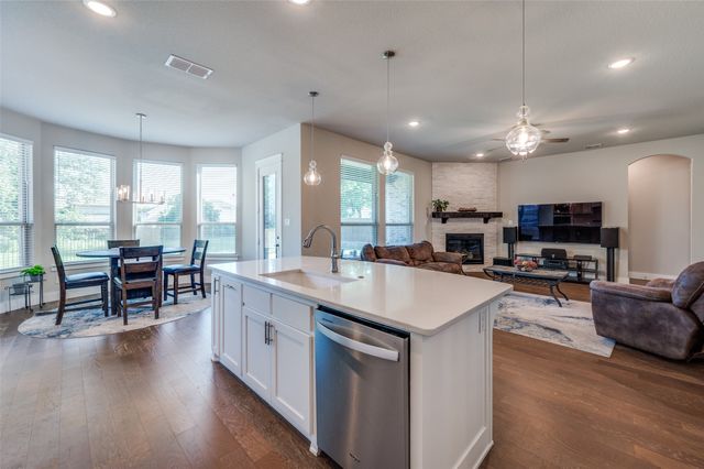 912 Fallbrook Avenue, Denton, TX 76210