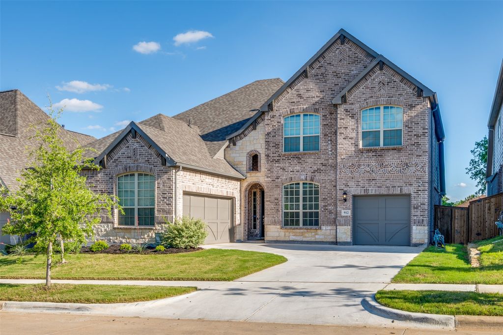 912 Fallbrook Avenue, Denton, TX 76210