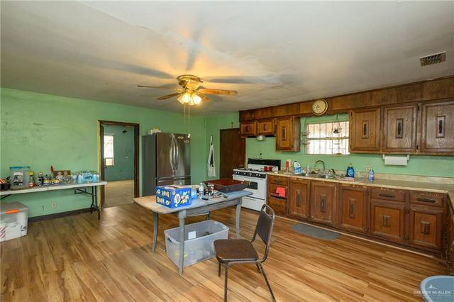 1233 S 2nd Street, Alamo, TX 78516