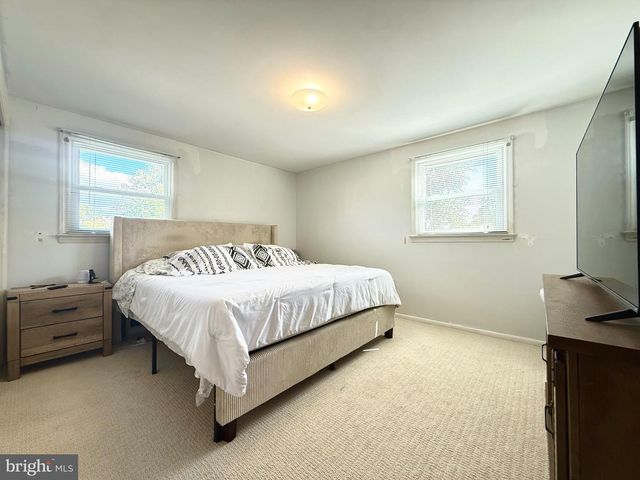 237 5TH AVE W, Cherry Hill, NJ 08002