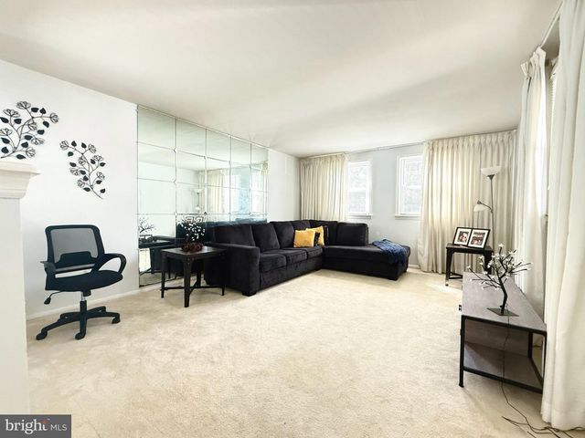 237 5TH AVE W, Cherry Hill, NJ 08002