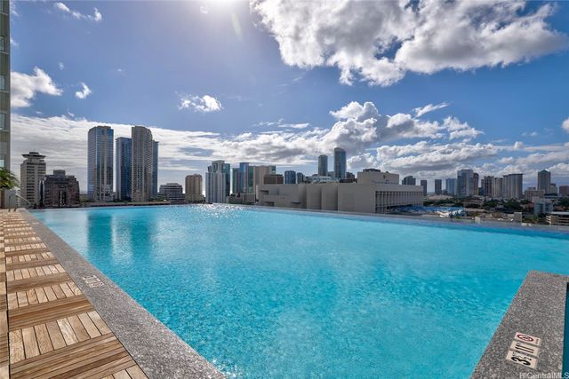 1500 Rycroft Street 811R, Honolulu, HI 96814