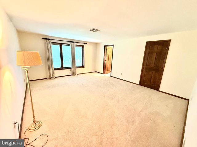 5770 SUN VALLEY RUN, Zionsville, PA 18092