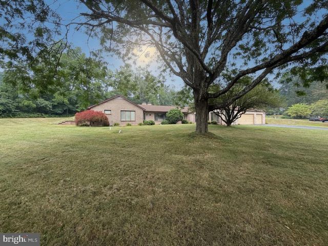 5770 SUN VALLEY RUN, Zionsville, PA 18092