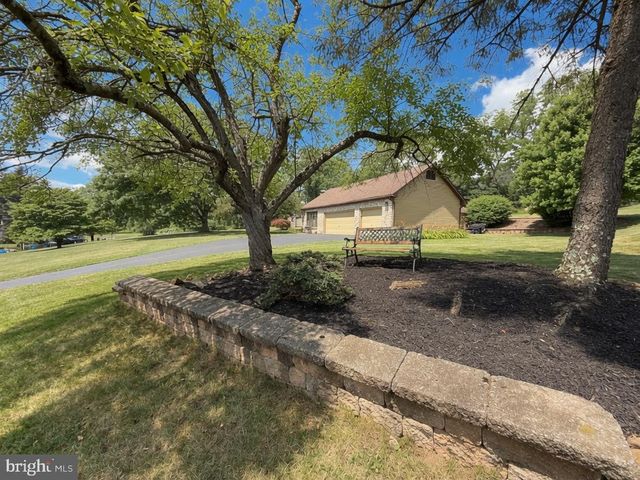 5770 SUN VALLEY RUN, Zionsville, PA 18092