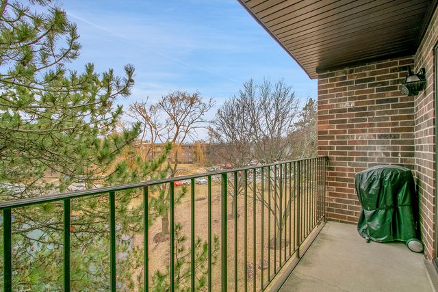 1002 Castilian Court 302, Glenview, IL 60025