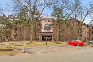 1002 Castilian Court 302, Glenview, IL 60025