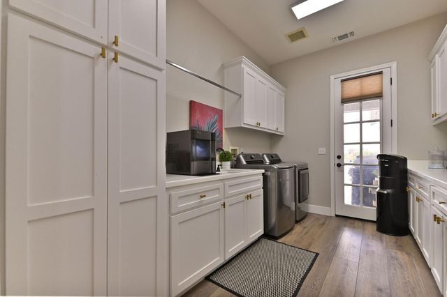 11038 Victory Ave, Oakdale, CA 95361