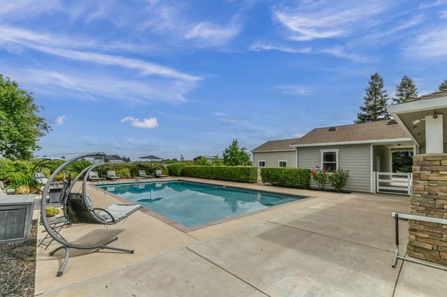 11038 Victory Ave, Oakdale, CA 95361