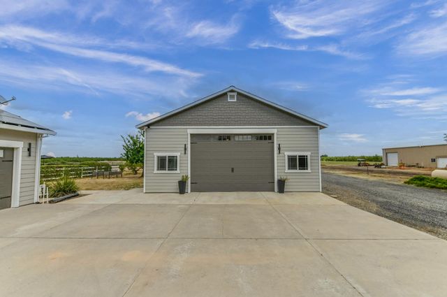 11038 Victory Ave, Oakdale, CA 95361