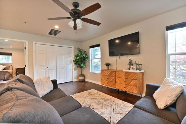 11038 Victory Ave, Oakdale, CA 95361