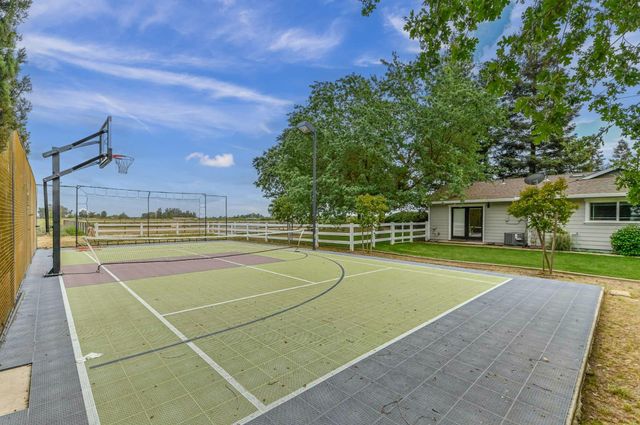 11038 Victory Ave, Oakdale, CA 95361