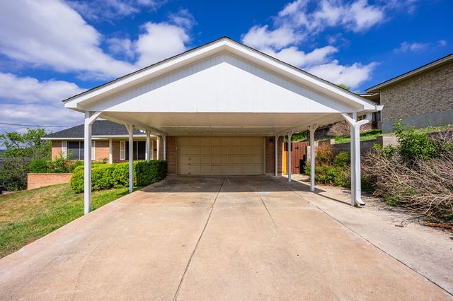 1310 Carol Ann St., Kerrville, TX 78028