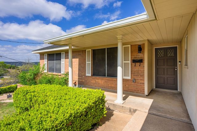 1310 Carol Ann St., Kerrville, TX 78028