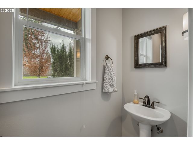 619 DEPOT St, Fairview, OR 97024
