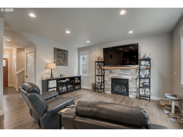 619 DEPOT St, Fairview, OR 97024