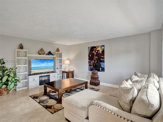 7466 Ashmont Cir 303, Tamarac, FL 33321