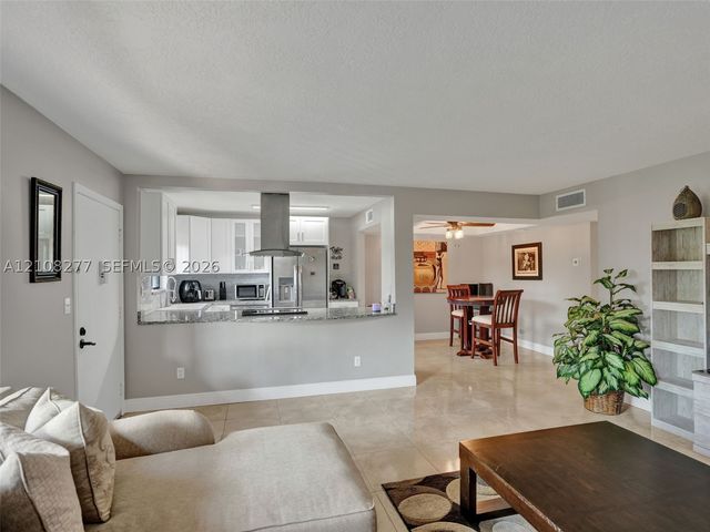 7466 Ashmont Cir 303, Tamarac, FL 33321