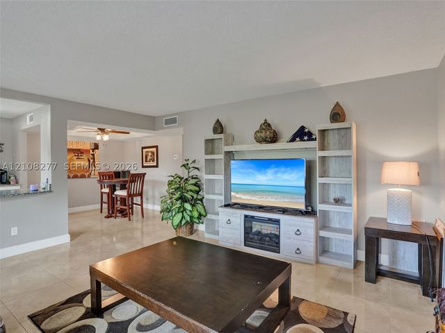 7466 Ashmont Cir 303, Tamarac, FL 33321