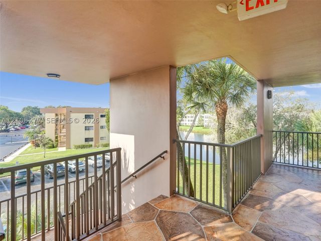 7466 Ashmont Cir 303, Tamarac, FL 33321