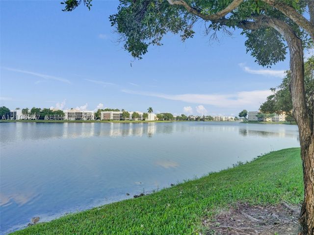 7466 Ashmont Cir 303, Tamarac, FL 33321