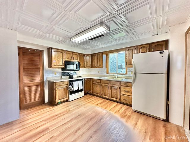 317 Main Street, Norway, MI 49870