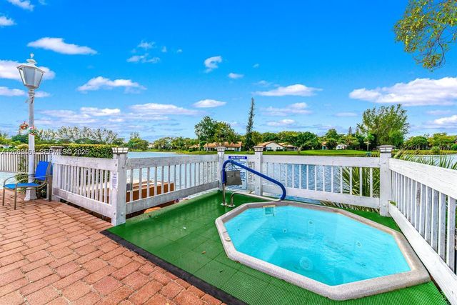 3760 Inverrary Drive 2P, Lauderhill, FL 33319