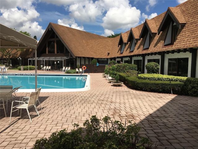 3760 Inverrary Drive 2P, Lauderhill, FL 33319
